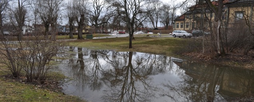 Översvämning vid den tidigare spegeldammen.